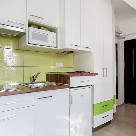 District 5 Studio Near Universities With Ac+view *