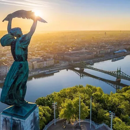 District 5 Studio Near Universities With Ac+view * Budapest