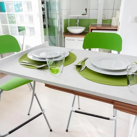 Apartment District 5 Studio Near Universities With Ac+view