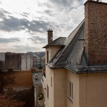 District 5 Studio Near Universities With Ac+view *